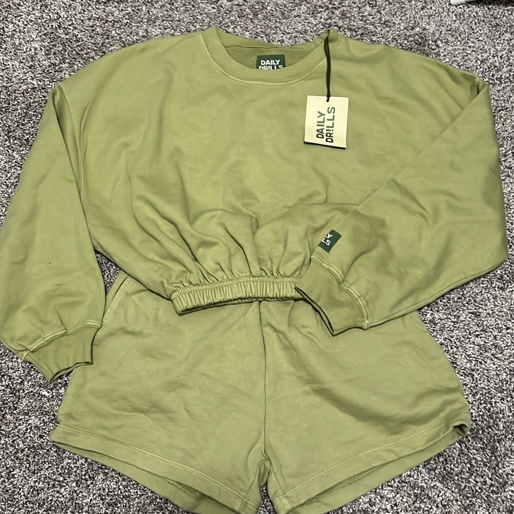Daily Drills Bubble Sweatshirt and Sweat shorts